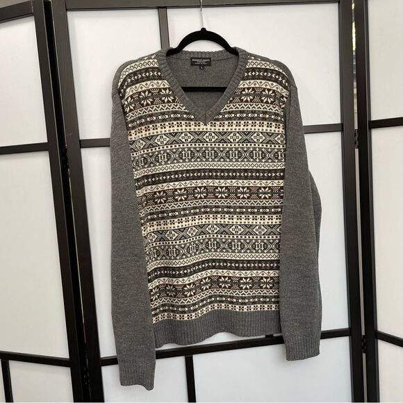 [l] Men’s Wool Blend Grey, Creme’ Red Snowflake Fair Isle Pattern V Neck Sweater - Picture 2 of 14